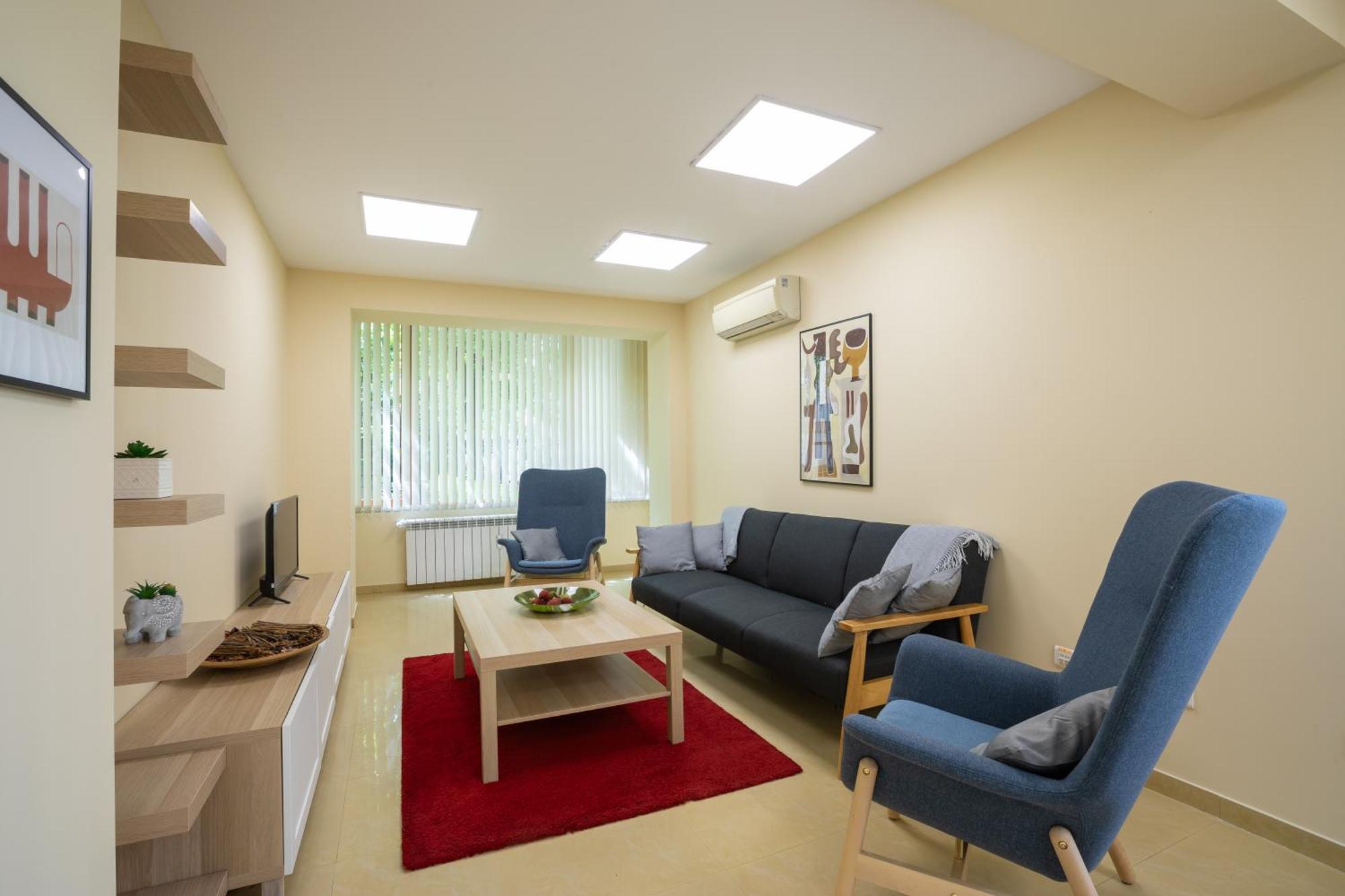Bright 1bdr In Center
